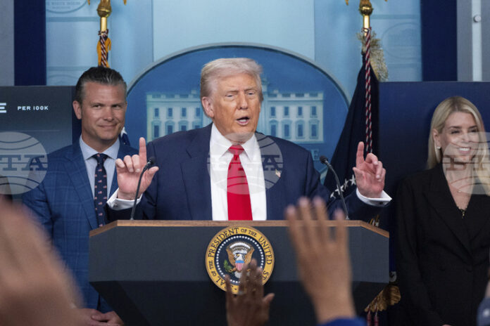 ПРЕГЛЕД НА ПЕЧАТА Тръмп повтори, че възнамерява да преговаря с ПРЕГЛЕД НА ПЕЧАТА
Тръмп повтори, че възнамерява да преговаря с Путин за "размяна на територии" – коментари от западни издания