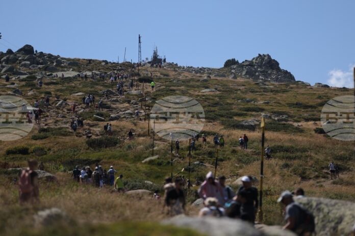 Президентът Румен Радев ще се включи в похода към Черни връх в рамките на поредицата от прояви, с които БТС отбелязва 130 години от началото на организирания туризъм в България