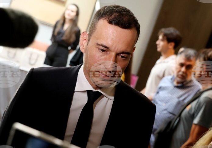 Приключва пълното обновяване на подлеза на “Орлов мост”, който свързва Княжеската градина с ул. “Сан Стефано”, съобщи Васил Терзиев