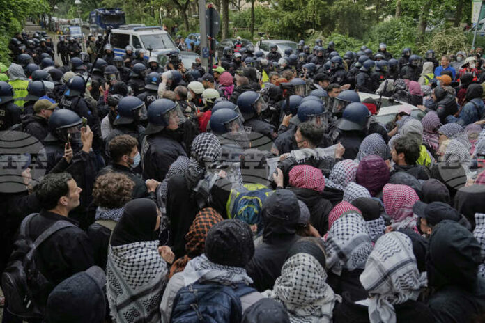 Пропалестинско събитие в Берлин, организирано от партията "Левите", премина без инциденти, въпреки намиращите се в близост контрадемонстранти