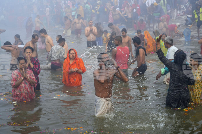 ПТИ: Местната власт в Делхи поиска от централното правителство да изпрати части на Териториалната армия за опазване на река Ямуна
