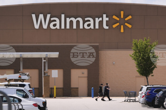 "Уолмарт" повиши годишната си прогноза, въпреки че печалбата остава под "Уолмарт" повиши годишната си прогноза, въпреки че печалбата остава под очакванията за първи път от над три години