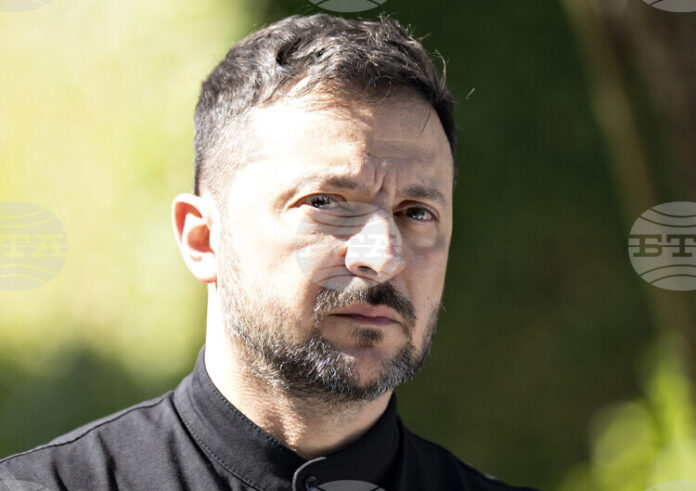 РАЗШИРЕНА
                                                                                                Зеленски отхвърли официалното отстъпване на украинска територия и подчерта, че Киев трябва да участва във всички преговори