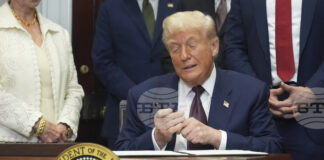 Реакциите на търговските партньори на САЩ на митата - от недоумение, през облекчение до призив за Нобелова награда за мир за Тръмп