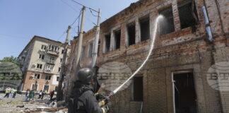 Руските нападения са нанесли щети на 179 жилищни сгради в украинския град Харков миналия месец, каза кметът