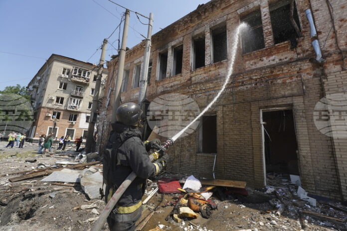 Руските нападения са нанесли щети на 179 жилищни сгради в украинския град Харков миналия месец, каза кметът