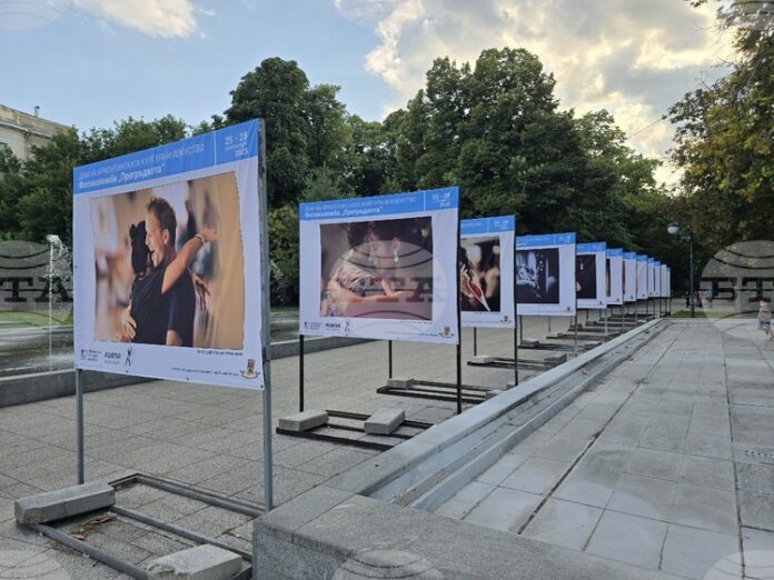 С аржентинско танго откриха фотографската изложба „Прегръдката“ в Пловдив С аржентинско танго откриха фотографската изложба „Прегръдката“ в Пловдив