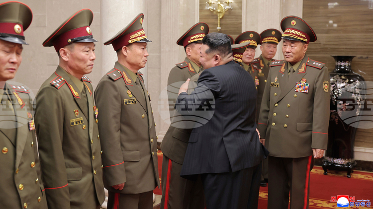 СподелиЛидерът на Северна Корея Ким Чен ун изрази своето признание към