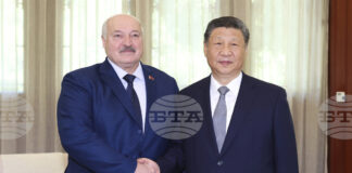 Си Цзинпин се срещна с Александър Лукашенко в Тянцзин