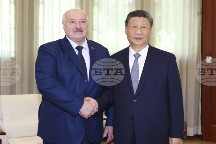Си Цзинпин се срещна с Александър Лукашенко в Тянцзин
