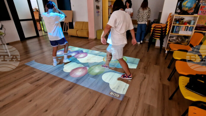 Смолянската библиотека закупи модерни устройства за игри и образователни занимания за деца