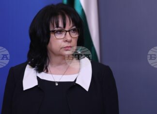 Опозицията и протестиращите победиха за новия бюджет Теменужка Петкова