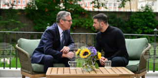 Стармър похвали Зеленски на фона на опасенията, че украински територии може да останат под руски контрол