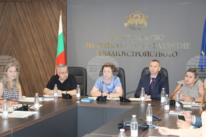 Сто и тридесет многофамилни жилищни сгради ще бъдат санирани в Столична община със средства от ПВУ, съобщи заместник-министър Дора Янкова