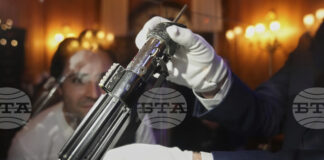 Светлинният меч на Дарт Вейдър е изложен в Лондон преди предстоящ търг