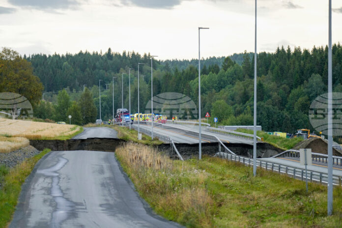 Свлачище засегна норвежка магистрала, един човек е изчезнал