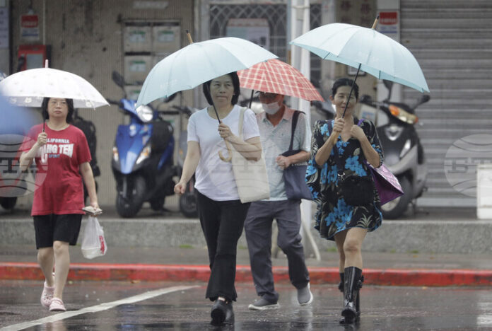 Тайван евакуира стотици хора по югоизточното крайбрежие на острова заради приближаването на тайфуна "Подул"