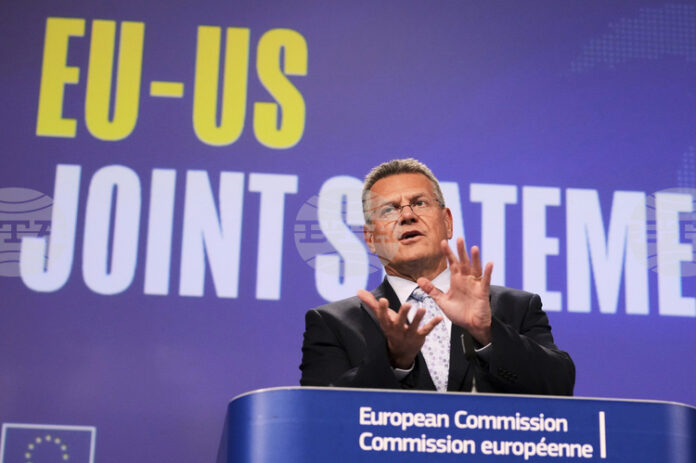 Търговското споразумение между ЕС и САЩ не включва виното и спиртните напитки "засега", ЕС се стреми към мита за автомобилите от 15 процента от 1 август