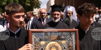 Тръгна литийното шествие към ротондата „Св. Георги“ в София