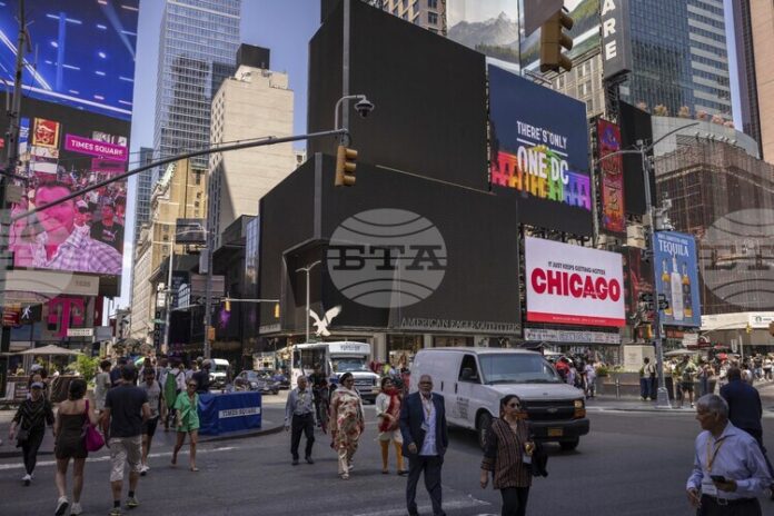 Трима души бяха ранени при стрелба на „Таймс Скуеър“ в Ню Йорк, съобщи местната полиция