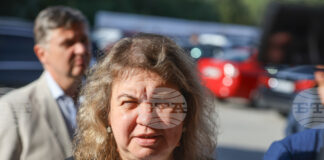 Управлението ще бъде стабилно, докато има достатъчно народни представители, които да го подкрепят, каза Наталия Киселова