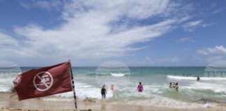 Ураганът "Ерин" отслабна до трета категория