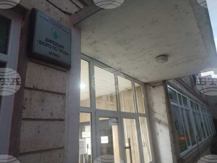 В Бюрото по труда в Шумен са обявени работни места В Бюрото по труда в Шумен са обявени работни места за фелдшер, лекари, учители, рехабилитатор, и други висококвалифицирании специалисти