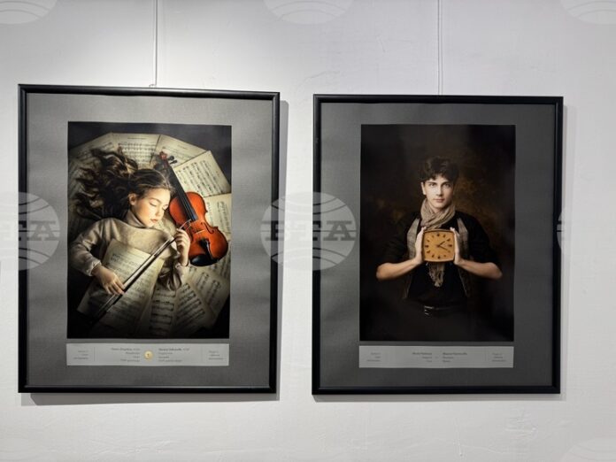 В Казанлък представиха премиерно пътуващата селекция "Избрано" от 12-ия Международен фото салон Пловдив 2025