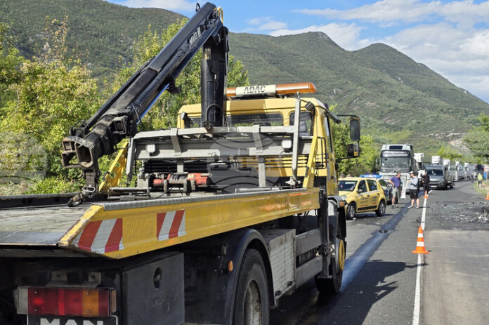 Възстановено е движението на пътя Монтана – Враца след катастрофа, станала тази сутрин, в която загина турски гражданин