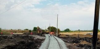 Възстановено е движението на влаковете в участъка Любеново – Симеоновград след инцидента, при който се обърнаха и горяха цистерни с гориво