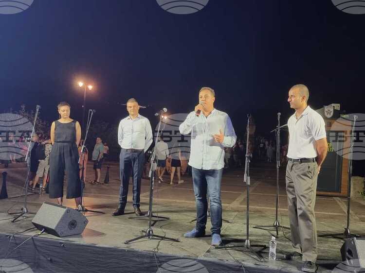 СподелиКметът на Велико Търново Даниел Панов предложи двете общини —