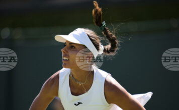 Виктория Томова отпадна в първия кръг на квалификациите за турнира по тенис за жени в Маями Виктория Томова се класира за втория кръг на турнира по тенис УТА 1000 в Синсинати