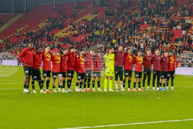 СподелиГьозтепе воден от българския треньор Станимир Стоилов Бешикташ в мач