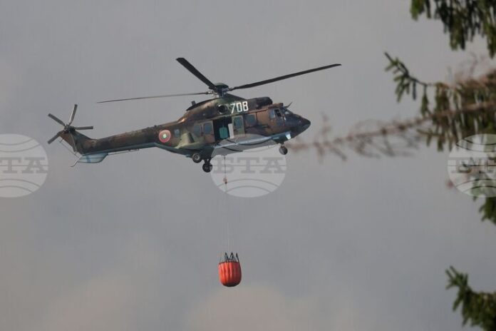 Военен вертолет „Кугър“ е пренасочен от пожара край Сунгурларе към този до село Сливово