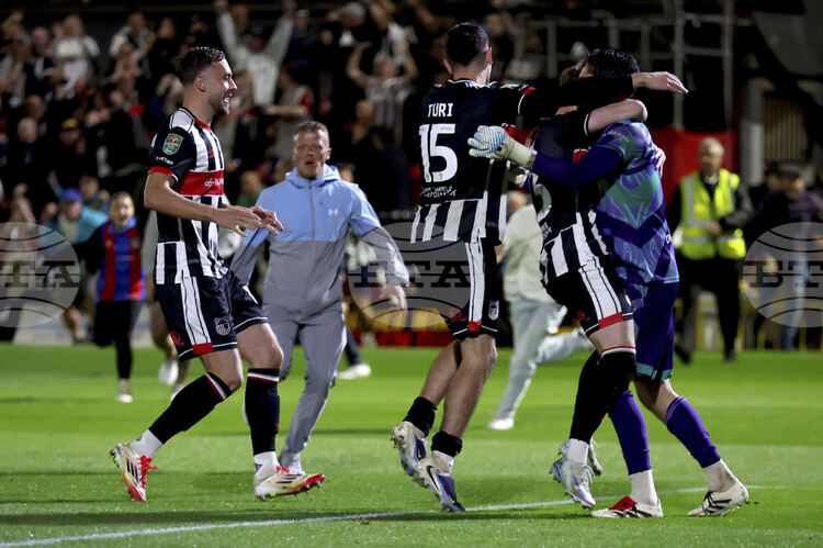 СподелиВратарят на Гримзби Таун Кристи Пим сподели че все още