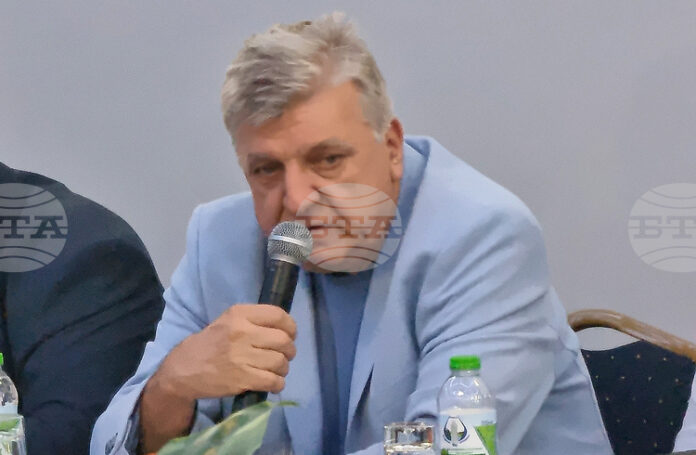 За критично безводие по отношение питейно-битовото снабдяване не можем да говорим, заяви министърът на екологията Манол Генов