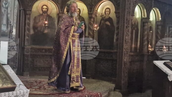 За взаимното опрощение говори в проповедта си пред миряните архиерейският наместник на Търговищка духовна околия отец Славчо Проданов