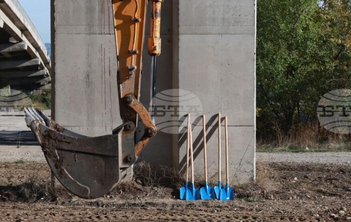 Заместник-кметът на София Никола Лютов ще провери строителството на новия мост на "Бакърена фабрика"
