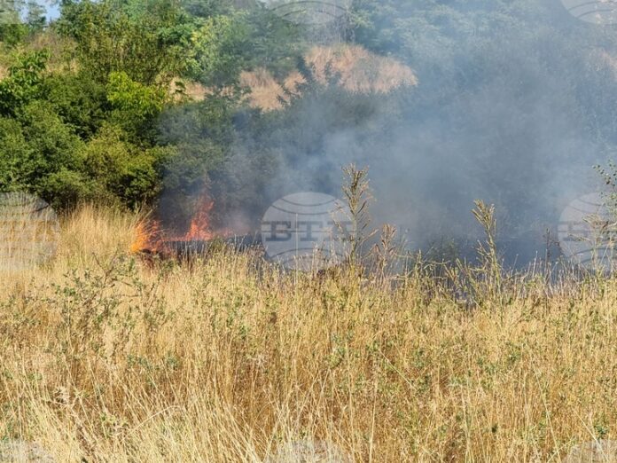 Затворен за движение е пътят от София към Варна поради Затворен за движение е пътят от София към Варна поради пожар в района на местността Боаза