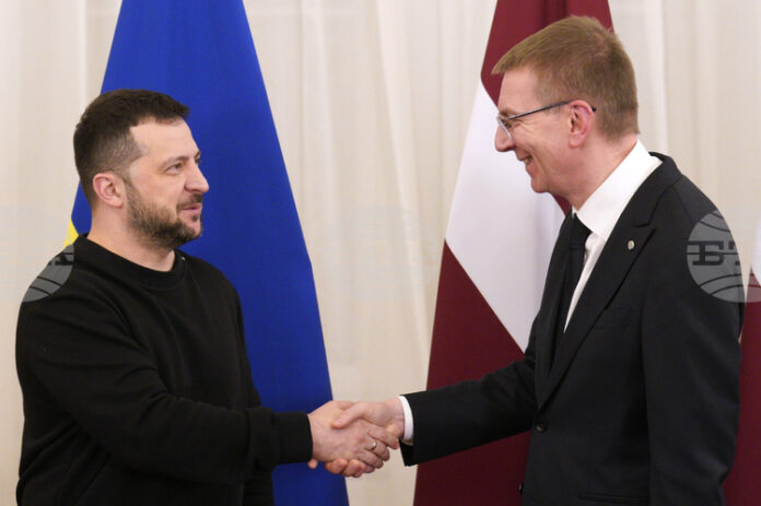 Зеленски проведе разговор с президента на Латвия Едгарс Ринкевичс, в който обсъдиха мира и европейската интеграция на Украйна