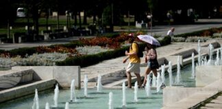 Жълт код за горещо време е обявен за 21 области в страната