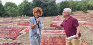 „Иглика килим фест“ събра стотици ценители на българското килимарско изкуство в живописното село Иглика