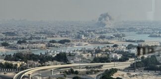 Дим се издига над катарската столица Доха след израелския въздушен удар, 9 септември 2025 година.