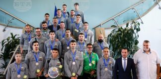 Волейболните национали на България се завърнаха у дома и бяха посрещнати с червен килим на летище "Васил Левски"