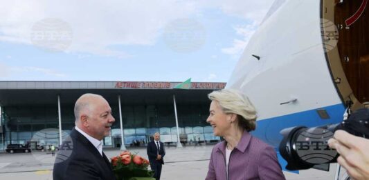 Урсула Фон дер Лайен на летище Пловдив