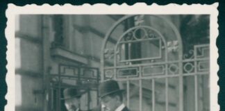 Симеон Радев, пълномощен министър в Букурещ, и секретарят на Българската легация Димитър Гошев пред сградата на легацията. Букурещ, 10 май 1914 г. ЦДА, ф. 77К, оп. 4, а.е. 1654