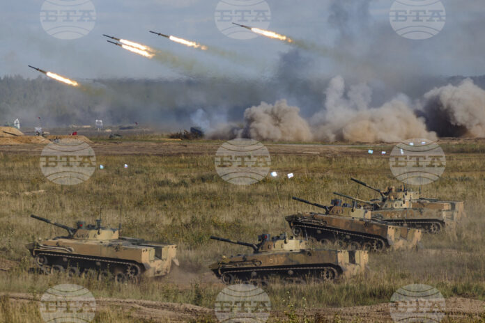 Снимка, на която е запечатан момент от ученията на Русия и Беларус "Запад 2021",