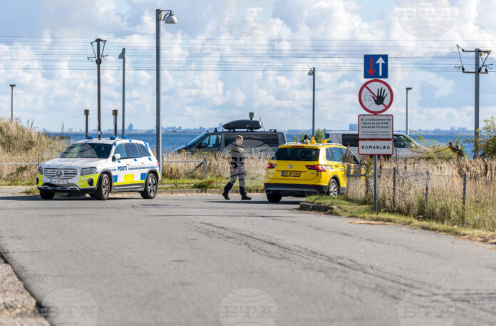 Полицаи на датската служба за сигурност и разузнаване (PET) край летището на Копенхаген