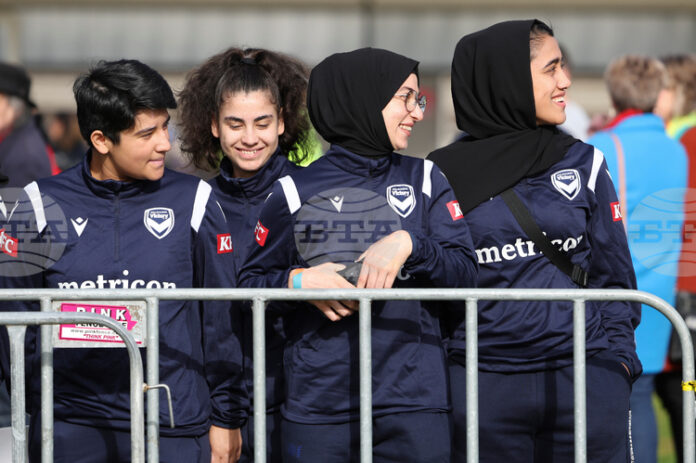 Афганистанският женски отбор на бежанките ще излезе на терена за първи път на международен турнир в ОАЕ в края на октомври
