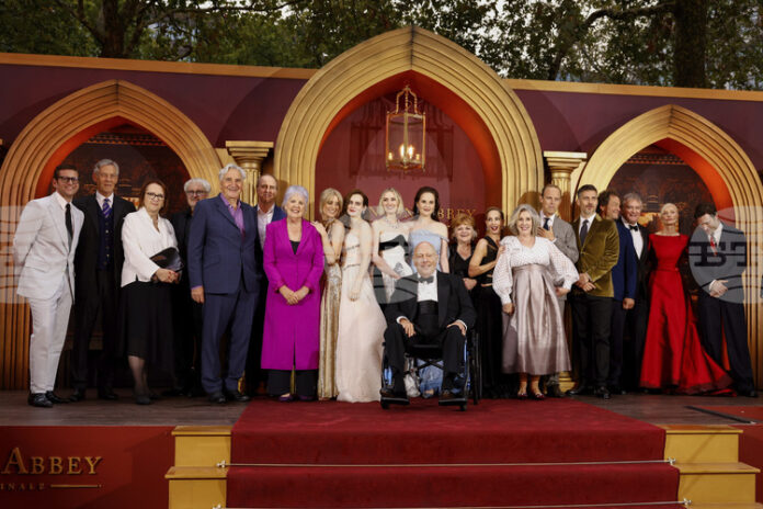 Актьорите от "Имението Даунтън" се сбогуват с публиката с третия и последен филм от поредицата